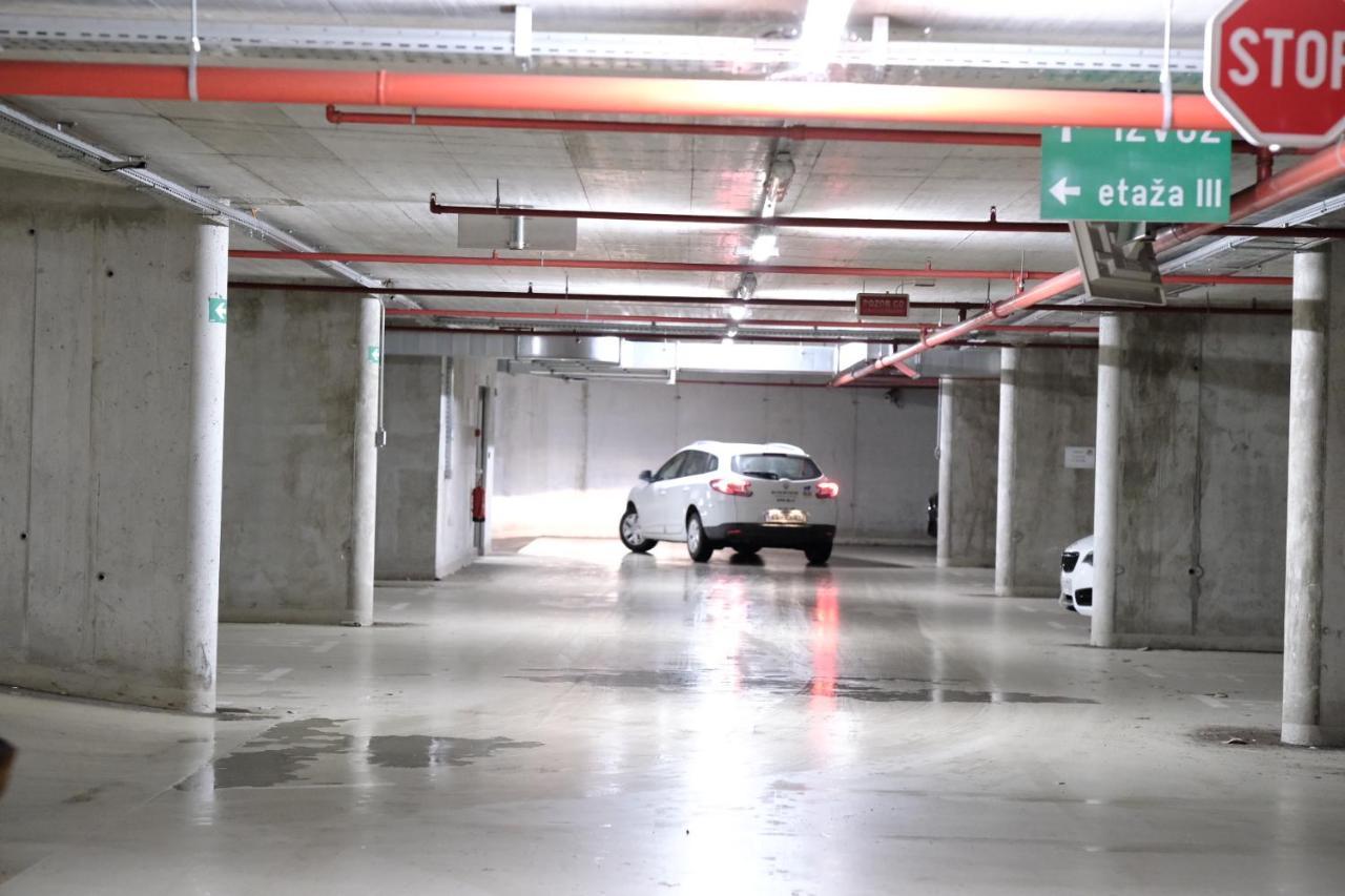 Central Apartment Maister Кран Екстериор снимка