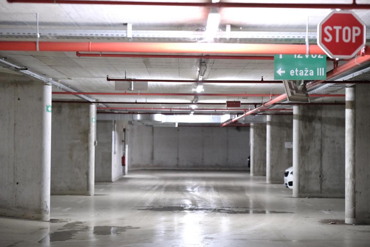 Central Apartment Maister Кран Екстериор снимка